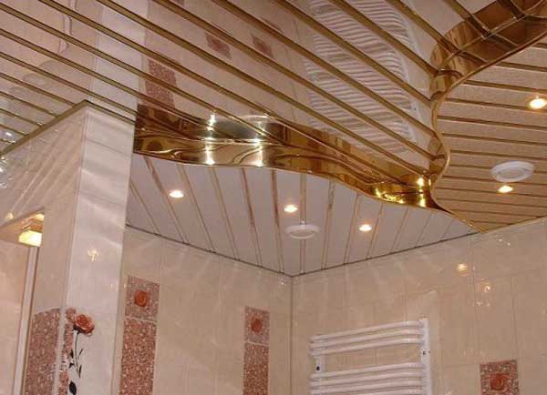 Потолок в ванной комнате из алюминиевых панелей с фото
