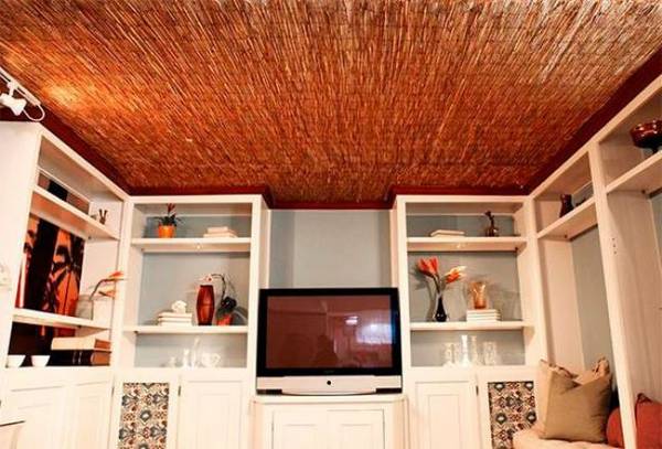 Плюсы и минусы применения бамбуковых обоев на потолок с фото