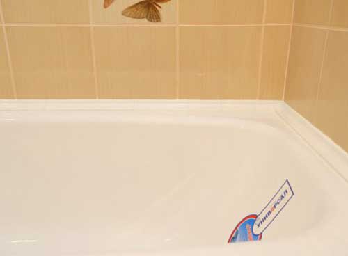 Бордюр для ванной  виды и особенности монтажа с фото