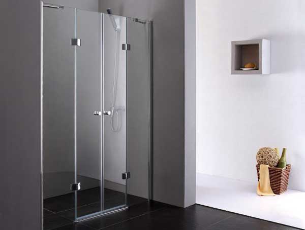Стеклянные двери для ванной — виды и установка с фото