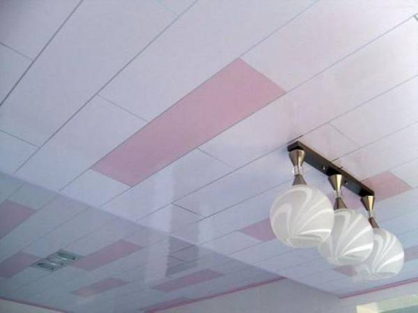 Как сделать своими руками потолок из ПВХ панелей? - фото