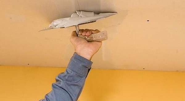 Как шпаклевать потолок своими руками - фото
