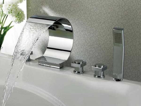 Каскадные смесители для ванны — технические характеристики и особенности с фото