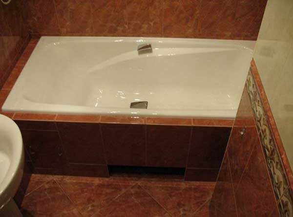 Керамический бордюр на ванну  преимущества и особенности монтажа - фото