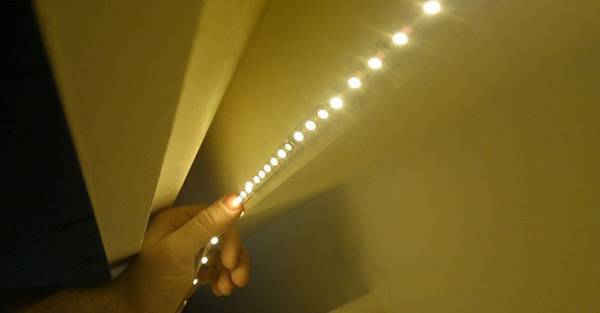 Как на потолке крепить светодиодную ленту? с фото