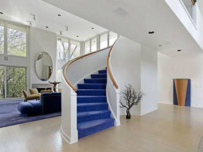 Дизайнерские примеры лестниц для загородного частного дома - стиль, материал, эргономика с фото
