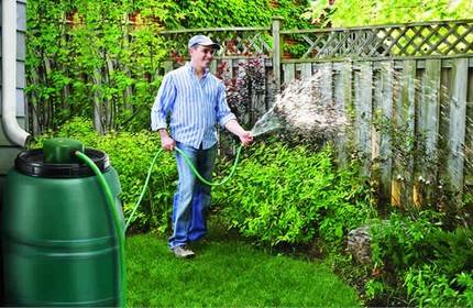 Как выбрать насос для полива огорода водой из пруда или бочки с фото