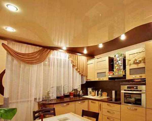 Натяжной потолок на кухне - фото