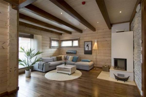 Различные варианты отделки потолка в деревянном доме - фото