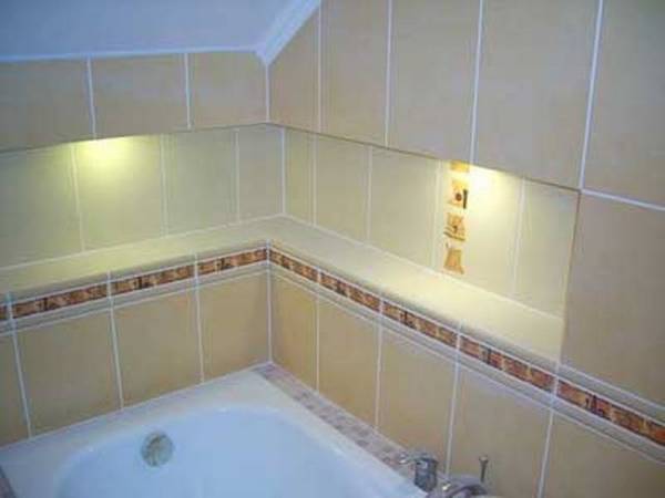 Преимущества, разновидности и порядок создания полок в ванной из гипсокартона и плитки с фото
