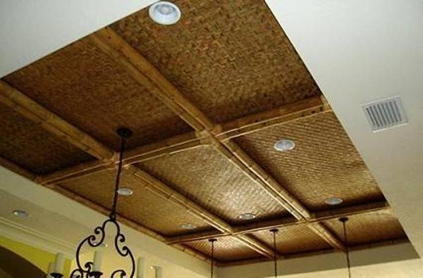 Что представляет собой потолок из бамбука? с фото