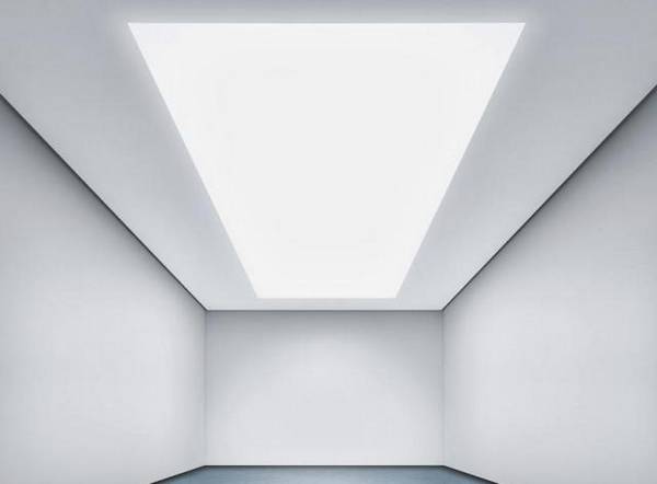 Использование как элемента дизайна и в качестве основного освещения светящегося потолка с фото