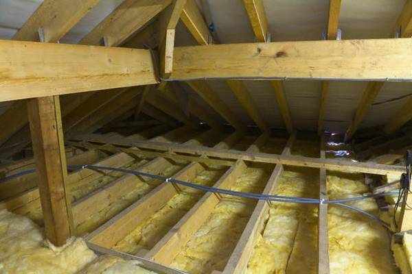 Как утеплить потолок в деревянном доме? - фото